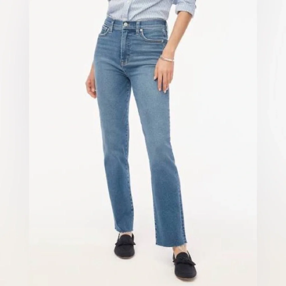 J. Crew Women's Stovepipe Jeans with Cut Hem Signature Stretch+ Sail Port Wash - Picture 1 of 8